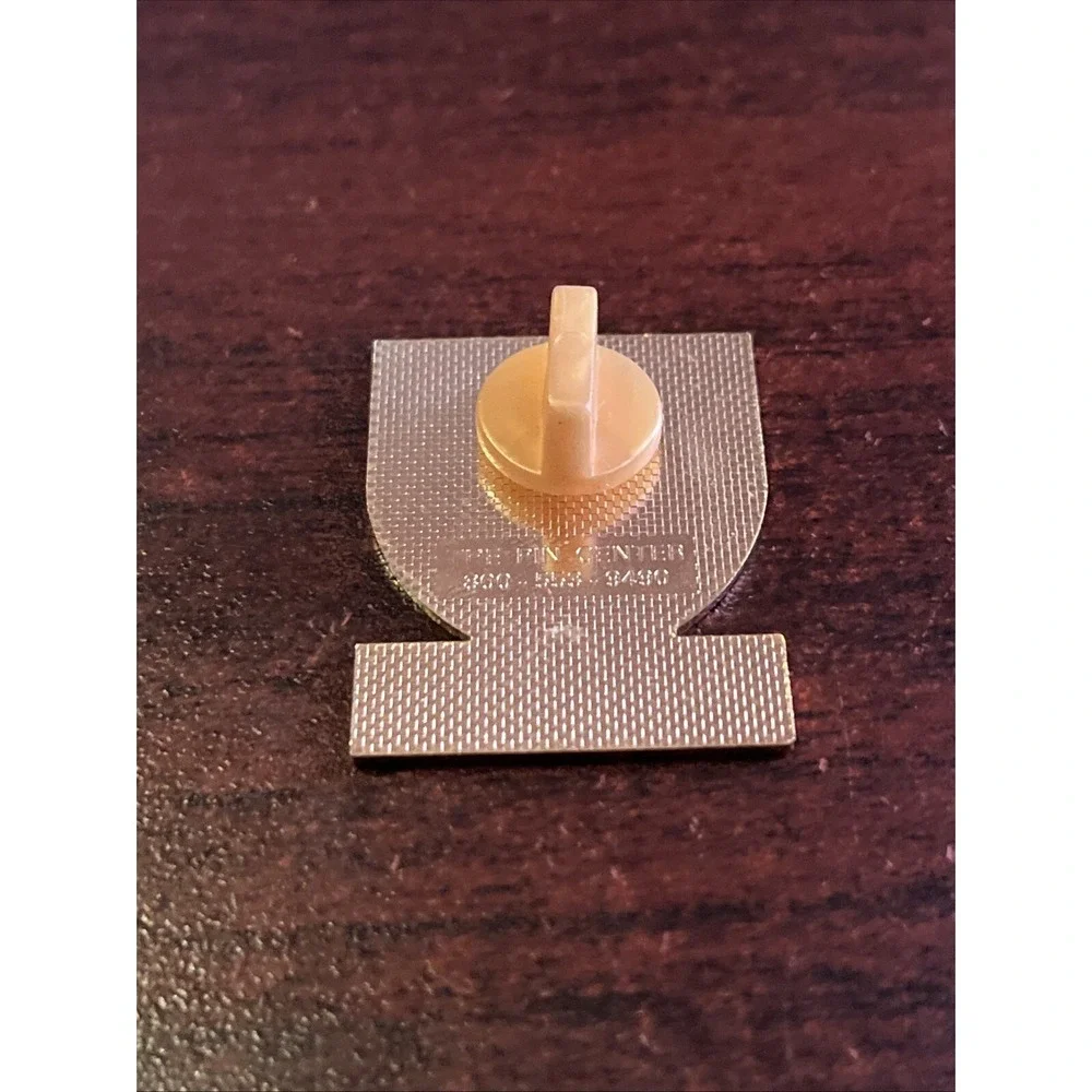 Outback‎ Steakhouse New Bern North Carolina Koalas Lapel Hat Pin